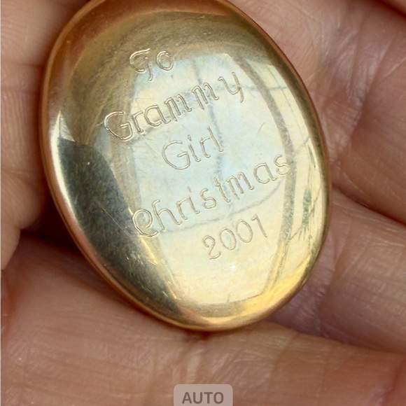 14k Gold Oval locket Pendant Necklace - Picture 5 of 8